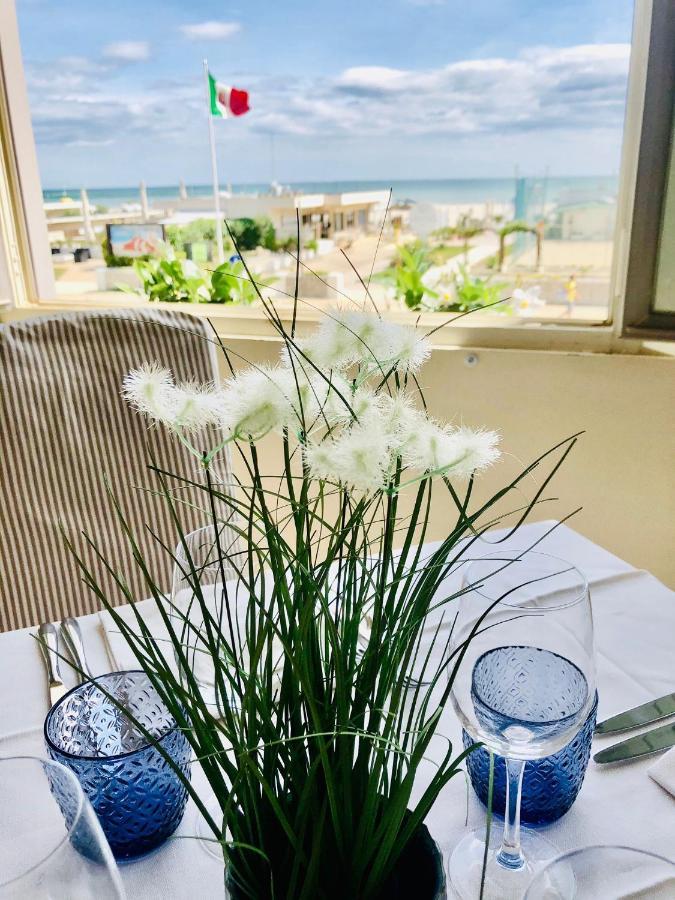 Hotel Viamare Milano Marittima Exterior photo